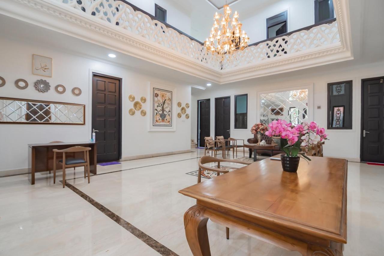 Family Homestay Syariah Cirebon Mitra Reddoorz Dış mekan fotoğraf