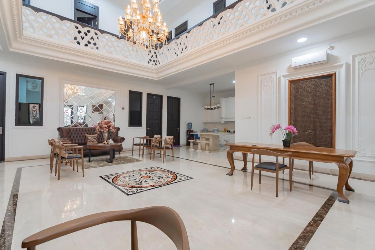 Family Homestay Syariah Cirebon Mitra Reddoorz Dış mekan fotoğraf