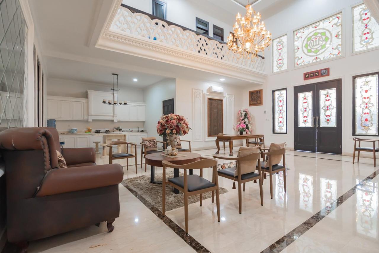 Family Homestay Syariah Cirebon Mitra Reddoorz Dış mekan fotoğraf